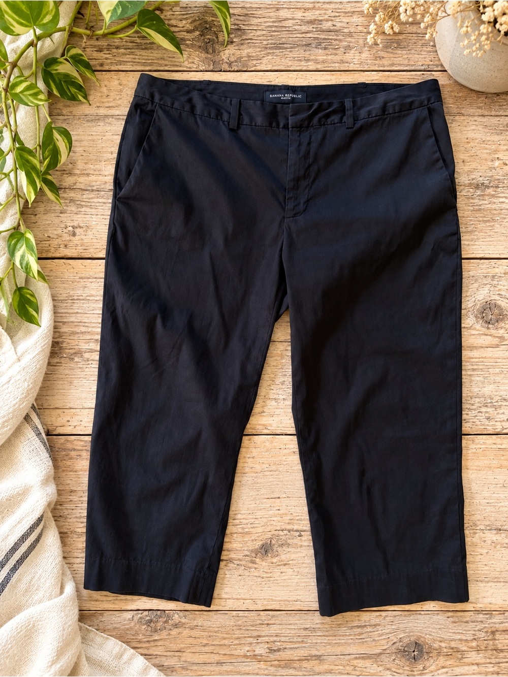 Banana Republic Martin Black Stretch Capri Pants Size 8